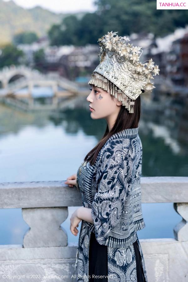 豆瓣酱  [XiuRen]高清写真图 2023.09.27 No.7448 豆瓣酱 苗族服饰第14张图片
